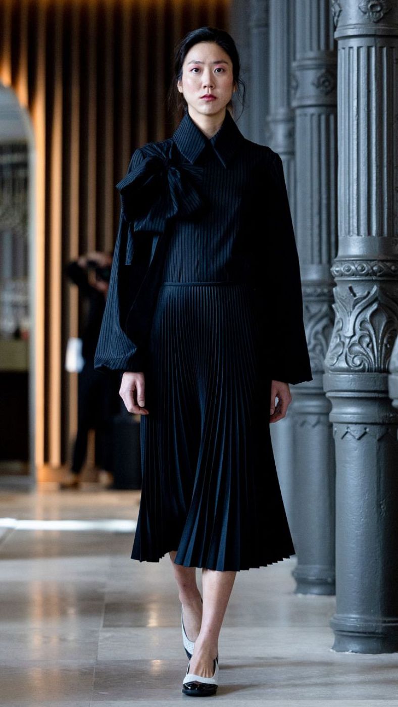 Una modelo en el desfile de Devota&Lomba en Madrid es Moda