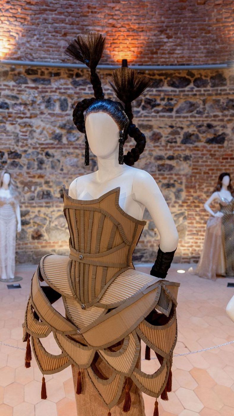 Exposición con los diseños de Carmen Farala