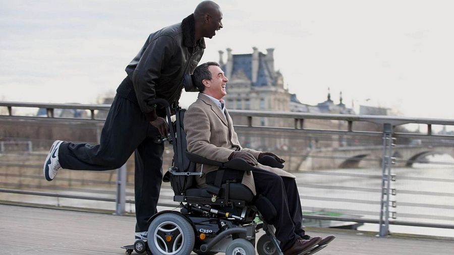 François Cluzet y Omar Sy, en una escena alegre de 
