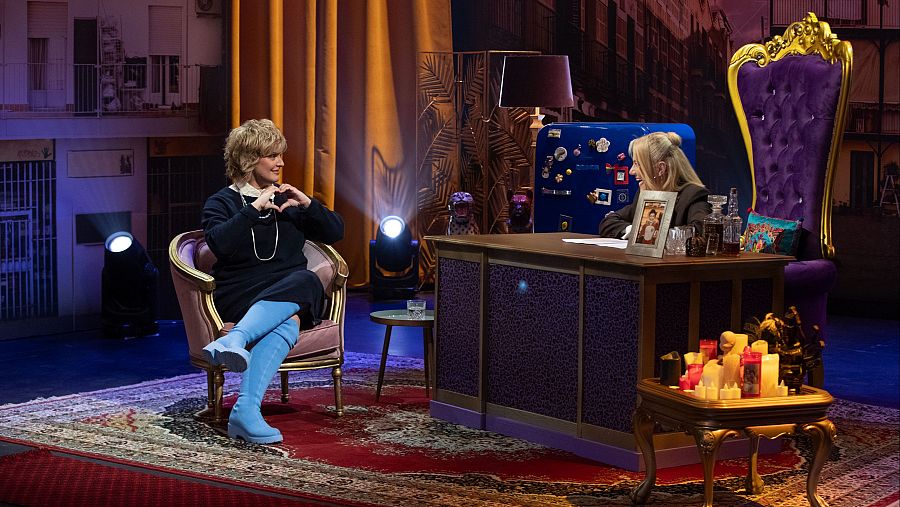 Tania Llasera, junto a Henar Álvarez