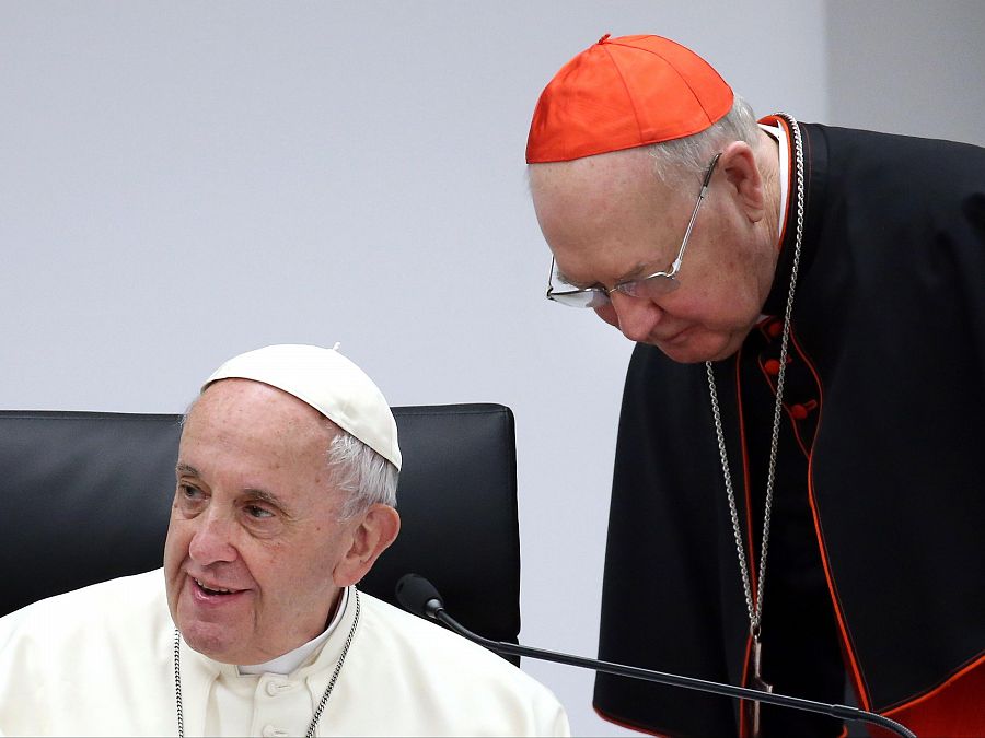El cardenal estadounidense Kevin Farrell con el papa Francisco