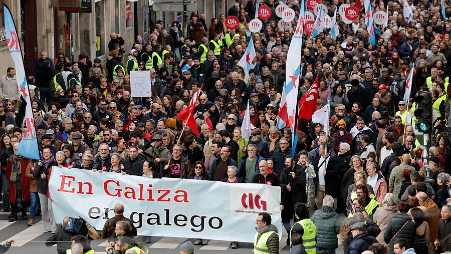 Manifestación convocada en Santiago por la plataforma 'Queremos Galego'