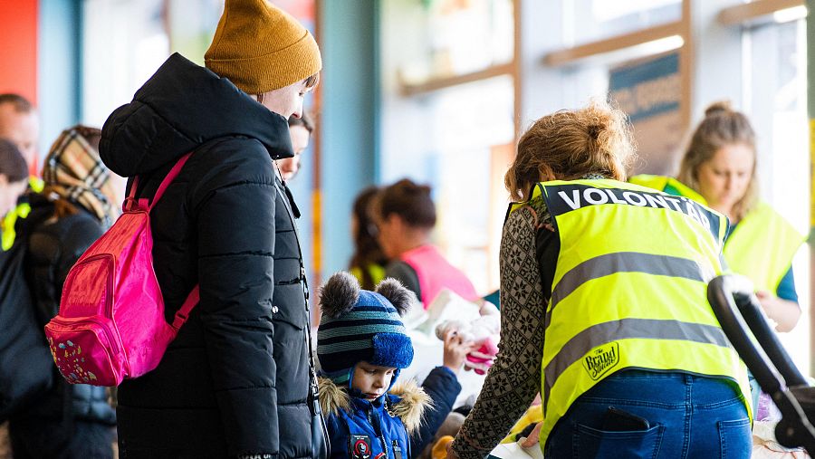 Voluntarios ayudan a refugiados ucranianos
