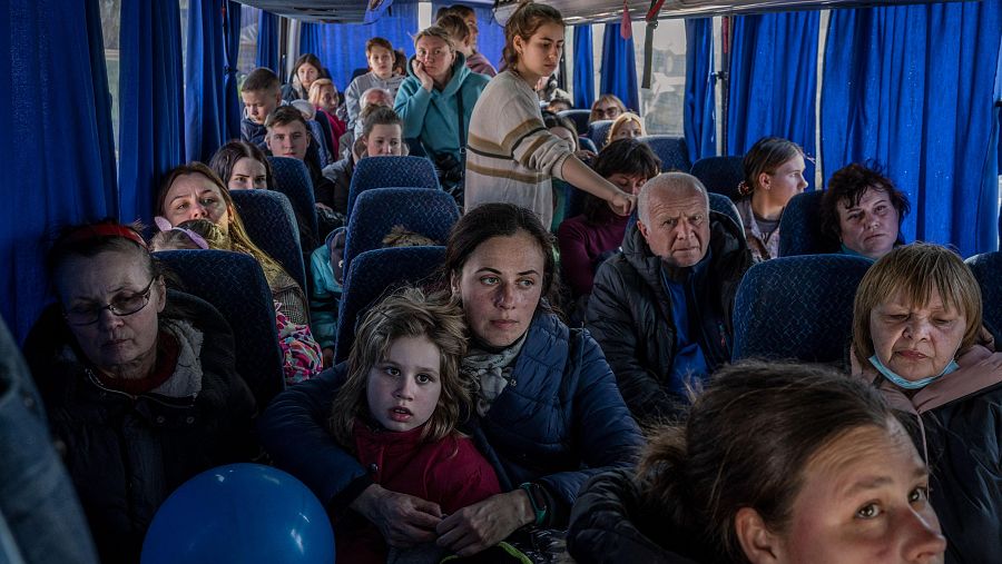 Refugiados ucranianos en un bus