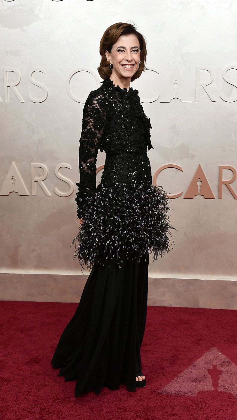 La actriz Fernanda Torres en la alfombra roja de los Oscar 2025