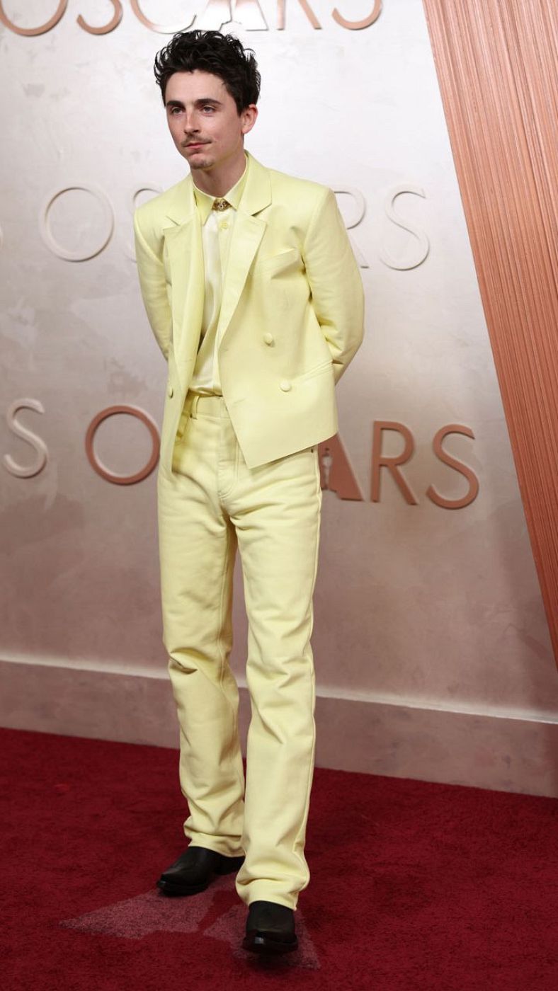 Timothée Chalamet en la alfombra roja de los Oscar 2025