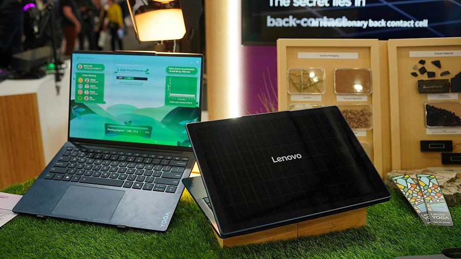 Lenovo Yoga PC amb energia solar | AFP