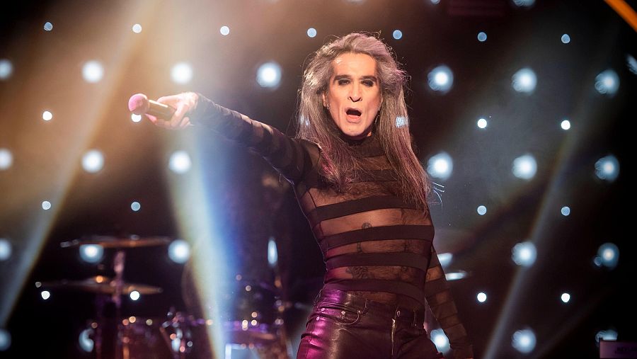 Mario Vaquerizo actuando con las Nancys Rubias