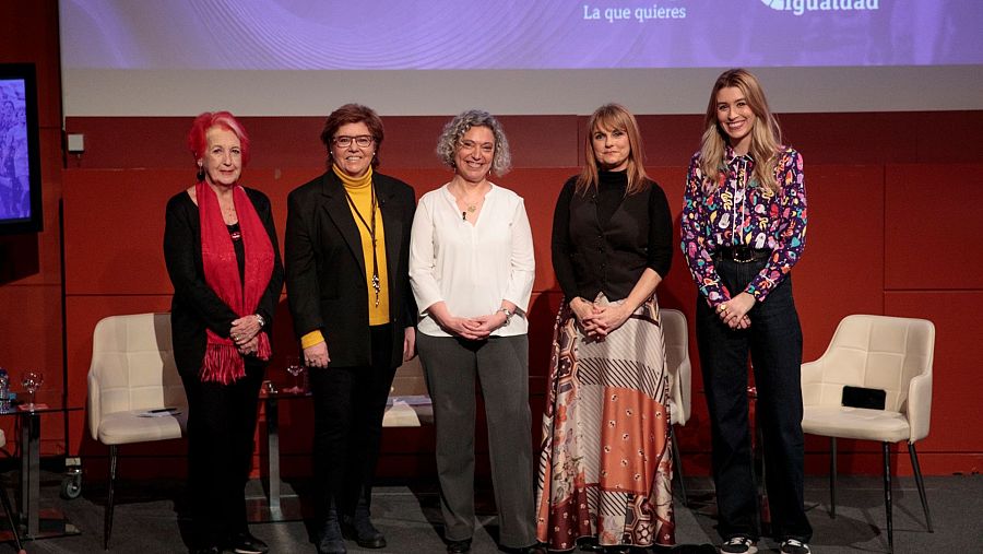 Rosa María Calaf, María Escario, Carolina Pecharromán, Lourdes Maldonado y Eva Soriano