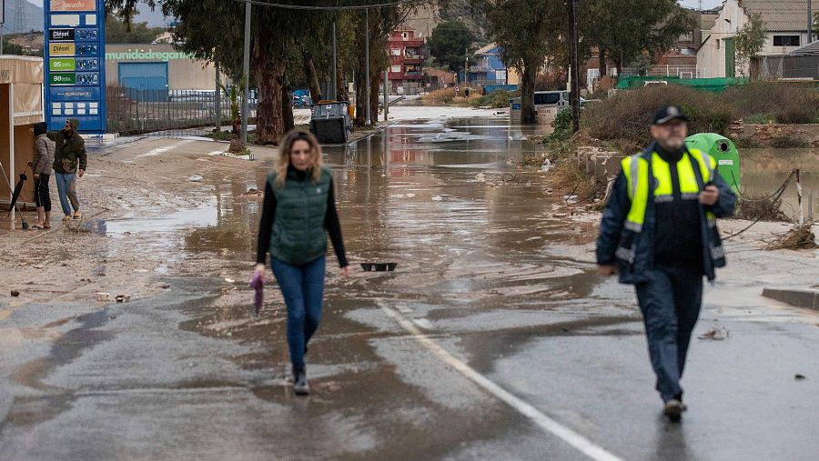Las intensas lluvias provocan en Lorca, Murcia, inundaciones y las autoridades piden a los vecinos que 