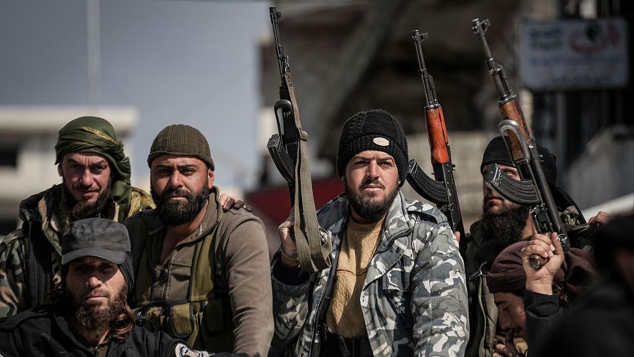 Oleada de violencia entre las fuerzas de seguridad sirias y los insurgentes leales al exdictador Bachar al Asad