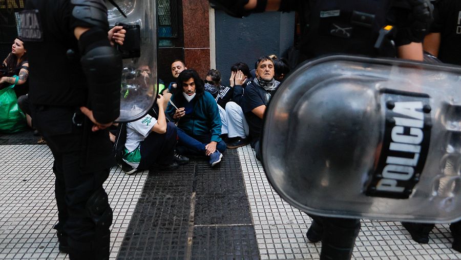 Varios detenidos durante la protesta de jubilados en Argentina
