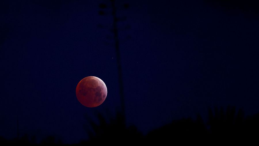 Luna roja en Canarias