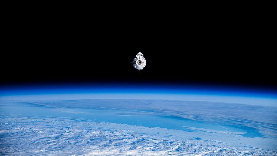 SpaceX Dragon, en su camino de vuelta hacia la Tierra.