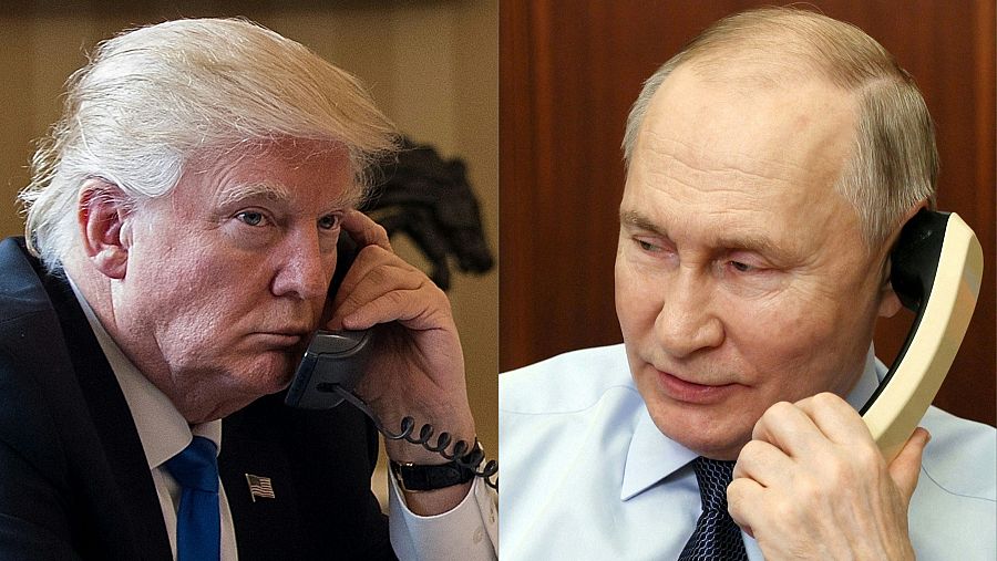 Fotografía de Donald Trump y Vladimir Putin, ambos hablando por teléfono; él, con traje oscuro y corbata azul; él, con camisa azul y corbata oscura.