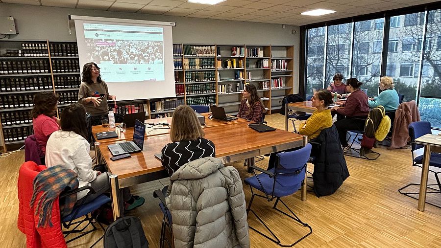 Editatona de Wikisfera en el Museo del Traje