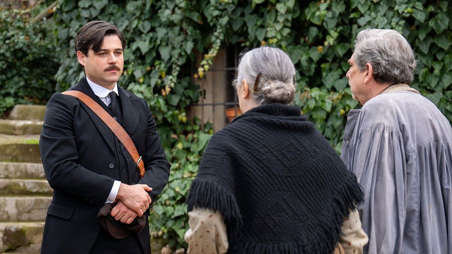 La Promesa: Manuel busca consuelo en Antonio y Ñica