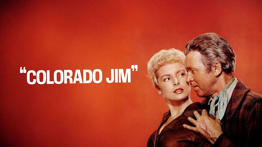 Dos actores, él con ropa de época y ella con cabello rubio corto, posan sobre un fondo rojo intenso.  El título 