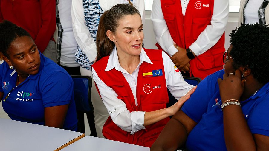 La reina Letizia visita Cabo Verde en su décimo viaje de cooperación