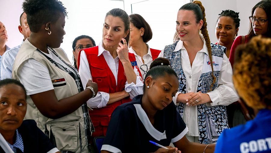La reina Letizia visita Cabo Verde en su décimo viaje de cooperación