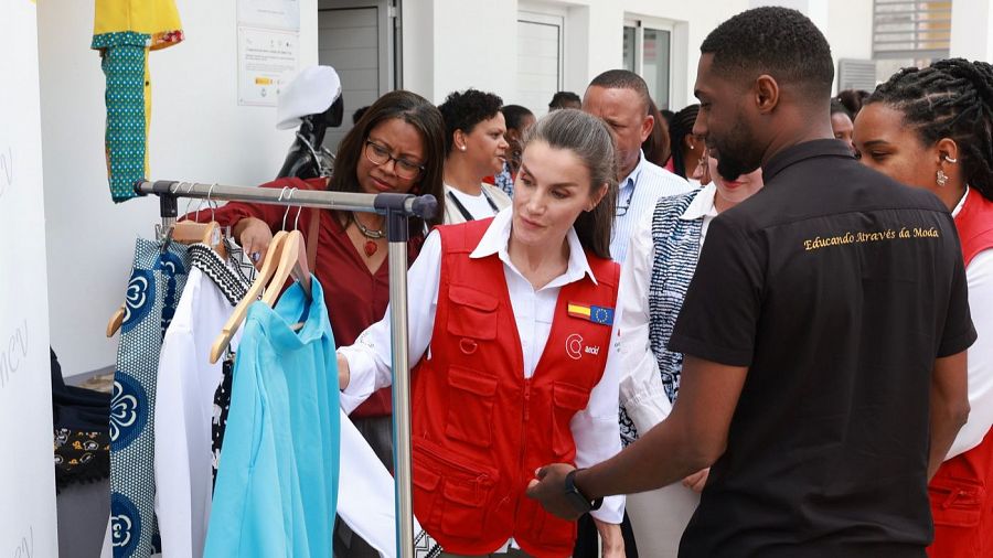 La reina Letizia cumple con su agenda en Cabo Verde