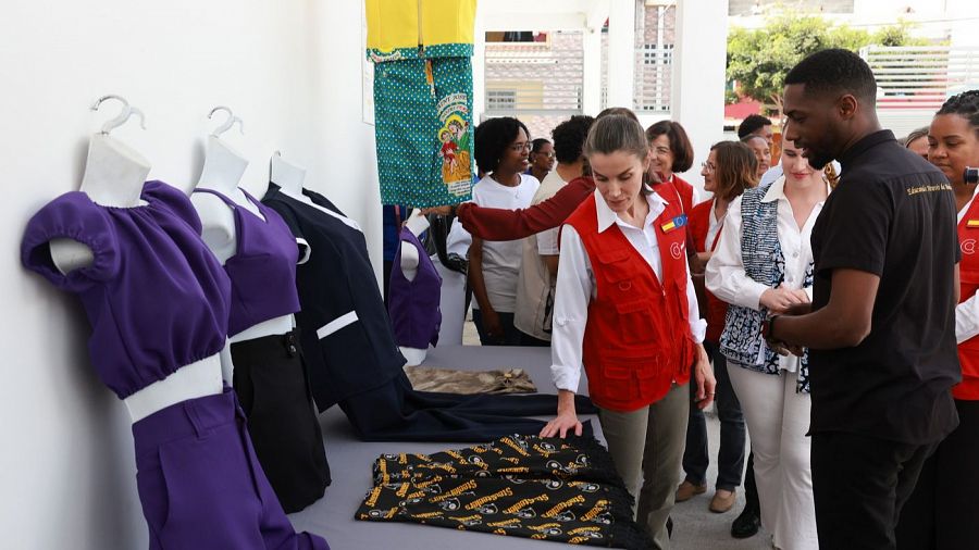 La reina Letizia cumple con su agenda en Cabo Verde
