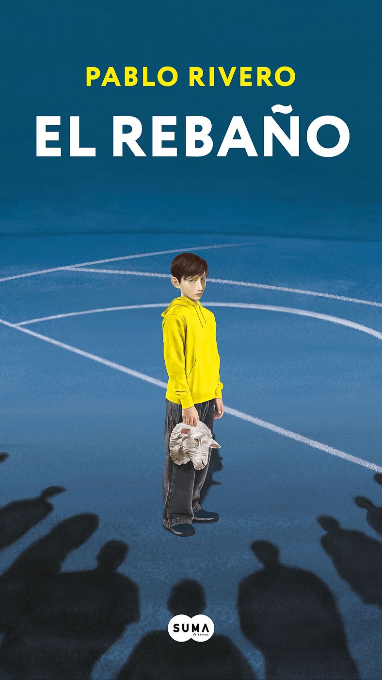 Niño con sudadera amarilla sujetando cabeza de oveja, sobre fondo azul con líneas blancas.  Sombras proyectadas en la parte inferior. Portada de libro.