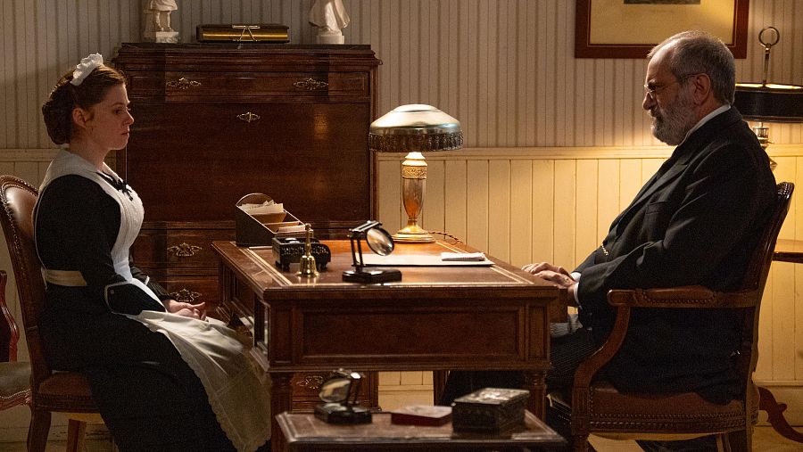 La Promesa: Rómulo intenta evitar el despido de María Fernández