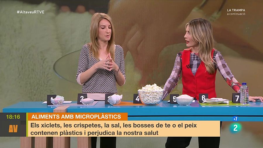 El gran problema dels aliments són els envasos en els quals venen, que contenen microplàstics.