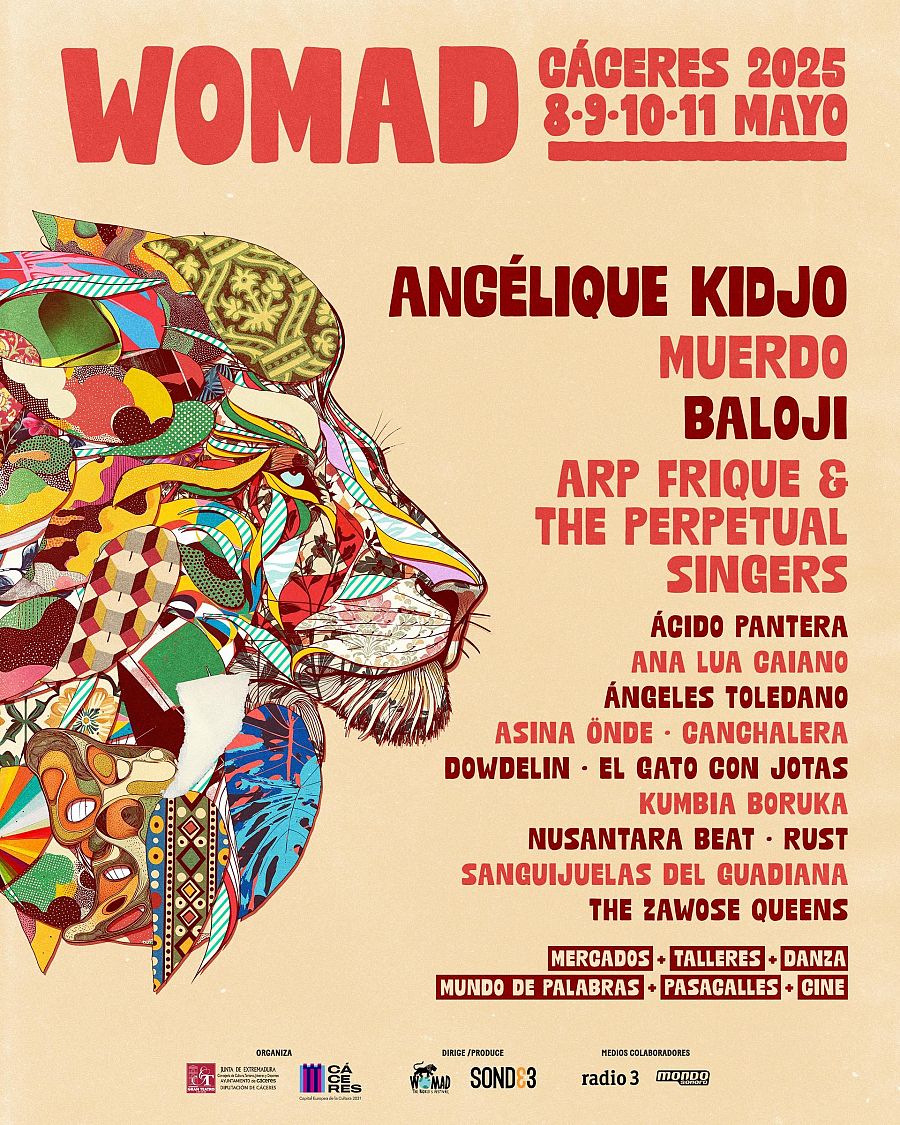 Cartel del festival WOMAD Cáceres 2025 (8-11 mayo).  Cabeza de león multicolor. Música, mercados, talleres y más.
