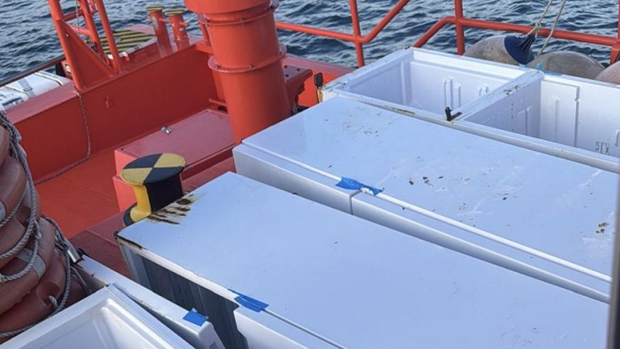 Neveras en la cubierta de un buque