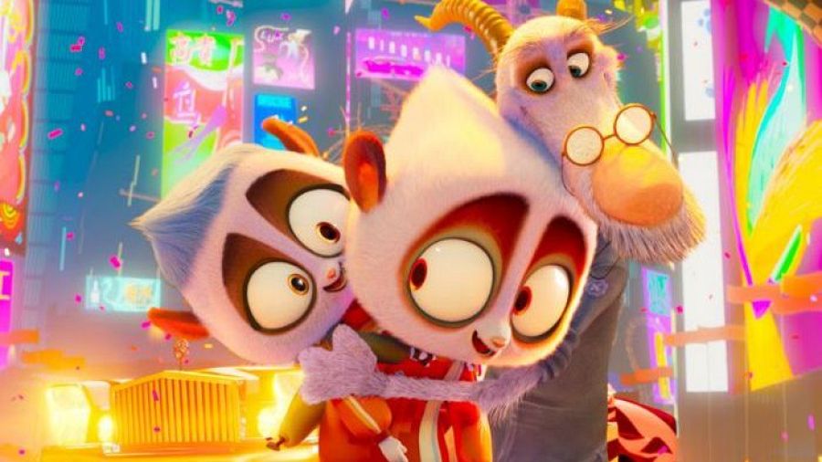 Dos lémures, uno con traje de carreras, y una cabra con gafas, en un ambiente urbano festivo con confeti.  Escena de película animada.