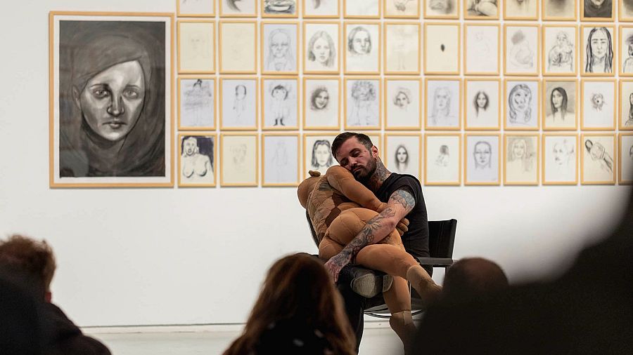 La madre blanda (Abel Azcona, 2024) (Mis Familias, La Panera)