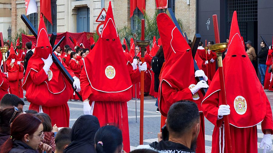Nazarenos de la Real Archicofradia de la Preciosísima Sangre de Nuestro Señor Jesucristo de Murcia.