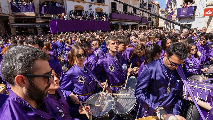 Vista general del romper la hora de Calanda (Teruel), este Viernes Santo