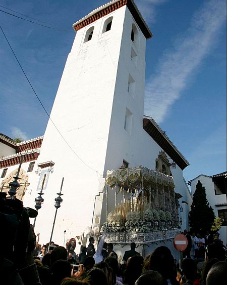 Semana Santa: Virgen de la Aurora en el barrio del Albaicín, Granada.