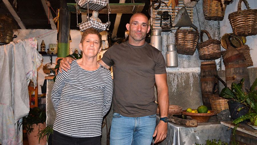 Nereida y Aarón, en su domicilio de La Frontera.