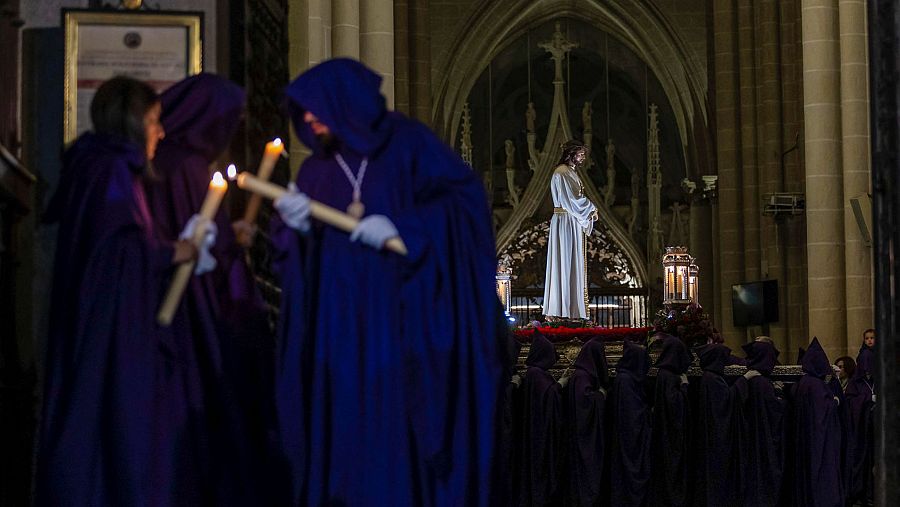 Procesión del Cristo Nazareno Cautivo, con salida desde la catedral del Toledo, el Lunes Santo.