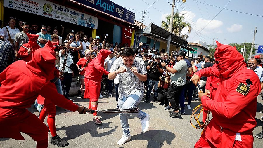 Latigazos de Talcigüines para limpiar pecados de salvadoreños en Lunes Santo