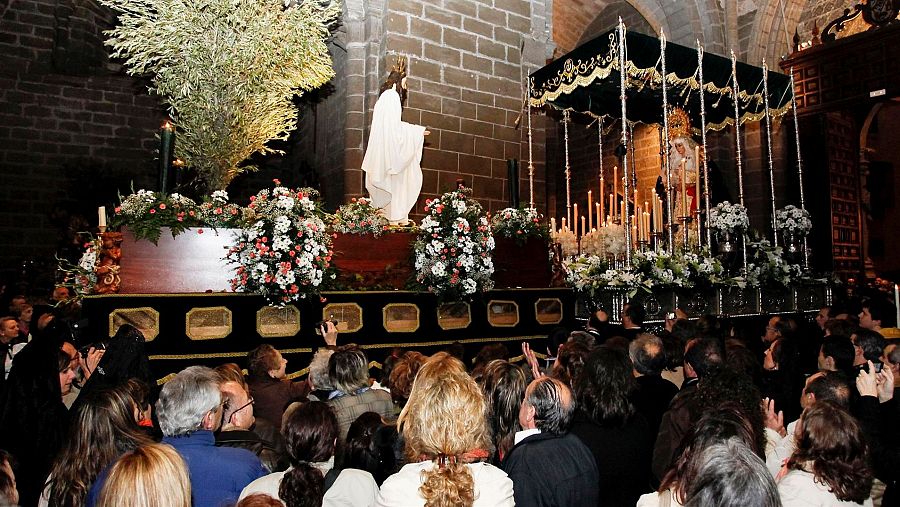 El Encuentro del Lunes Santo de Ávila en el año 2010 se produjo dentro de la Catedral debido a la lluvia.