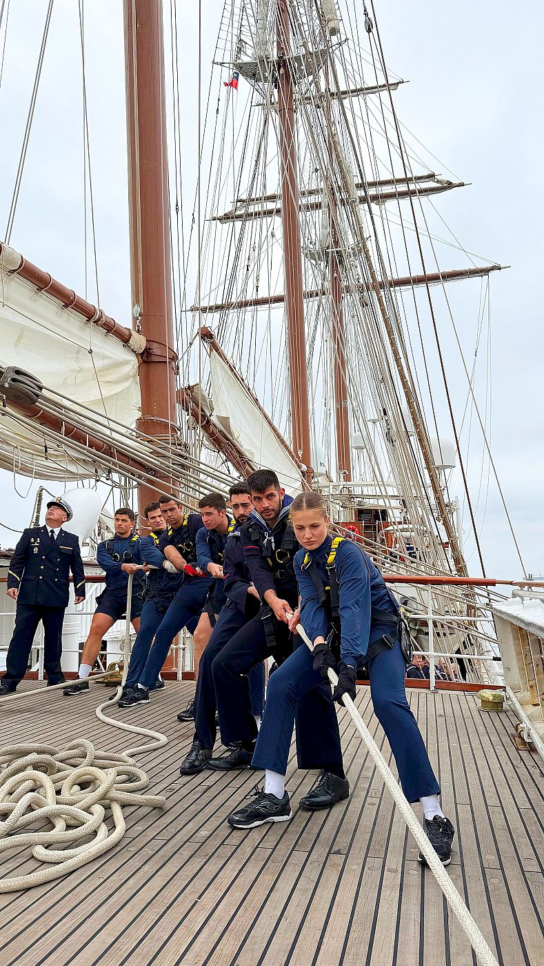 La princesa Leonor, a bordo del buque Elcano