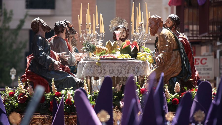 Paso de La Última Cena durante la procesión de la Cofradía de Nuestro Padre Jesús este Viernes Santo