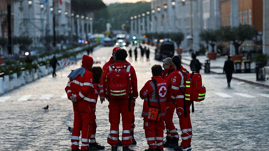 Roma se prepara para la llegada masiva de fieles en la despedida del papa Francisco.