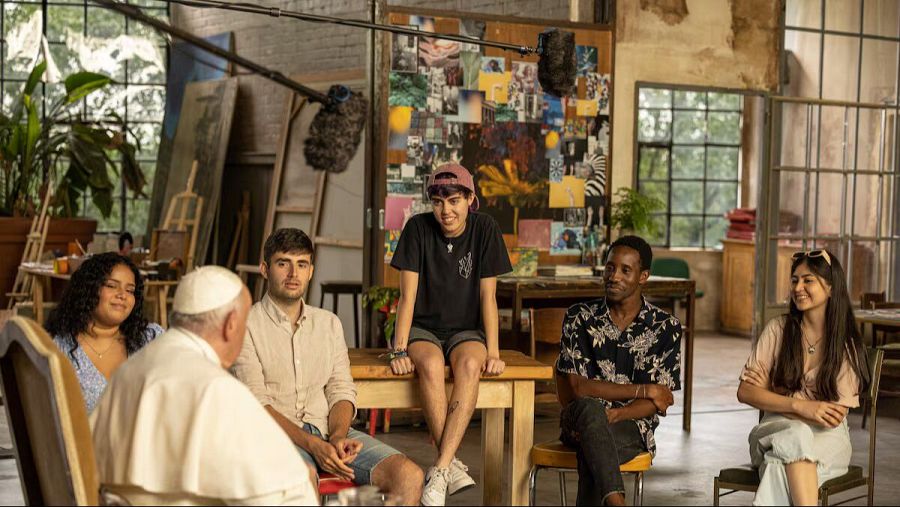 El papa conversa con diez jóvenes en el documental 'Amén. Francisco responde'
