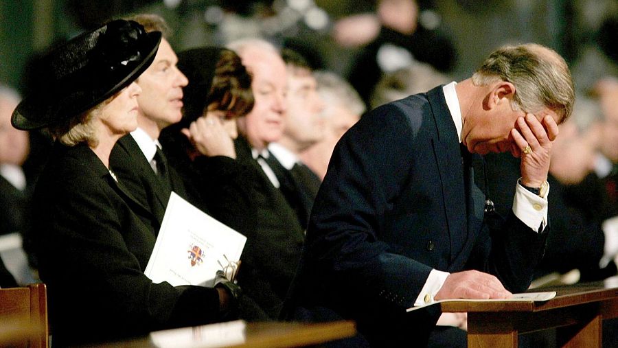 Imagen de archivo de Carlos de Inglaterra, su mujer Camila y Tony Blair, en el funeral del papa Juan Pablo II.