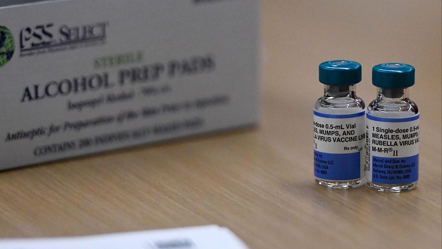 Viales de la triple vírica, vacuna contra el sarampión