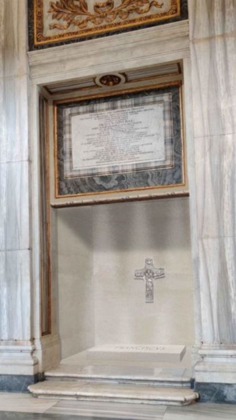 La Santa Sede revela la primera foto del sepulcro del papa Francisco