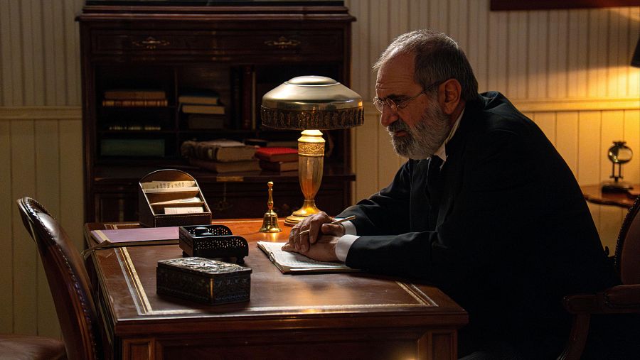 La Promesa: Rómulo se sincera respecto a Emilia