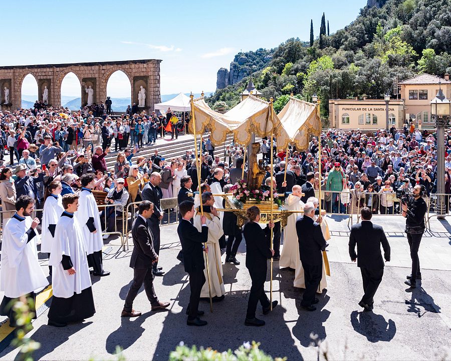 La Virgen de Montserrat sale en procesión por primera vez este siglo