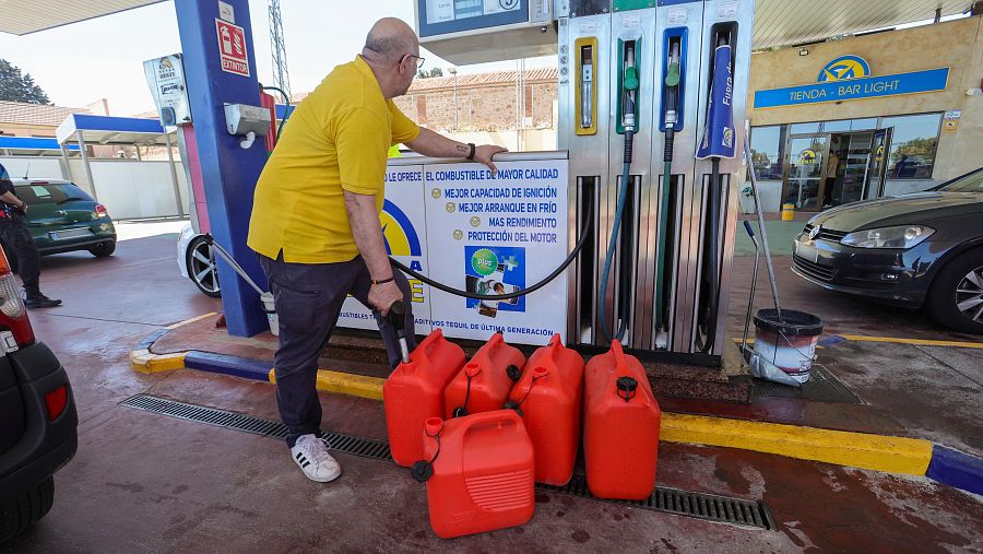 Solo una gasolinera funcionaba este lunes para abastecer a los servicios de emergencias en la ciudad de Salamanca, antes vuelve a tener luz